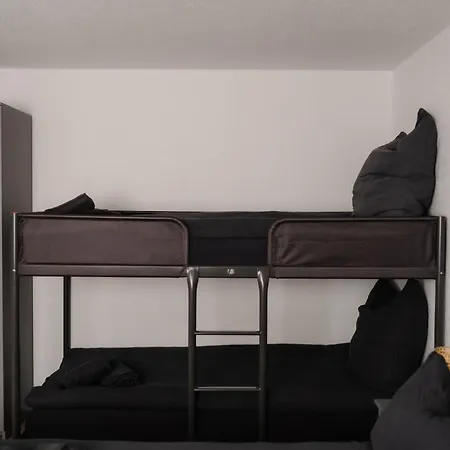 Urban Nest - Schwarzwald Apartment *